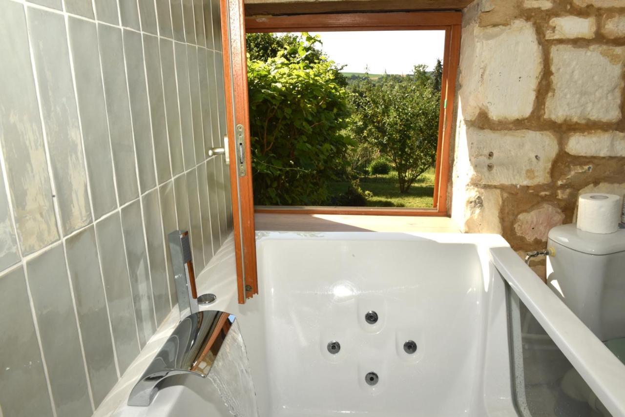Maisonnette Du Bonheur - Vue Campagne - Baignoire Balneo 32 Jets - Lits Queen Size Vadencourt  Extérieur photo