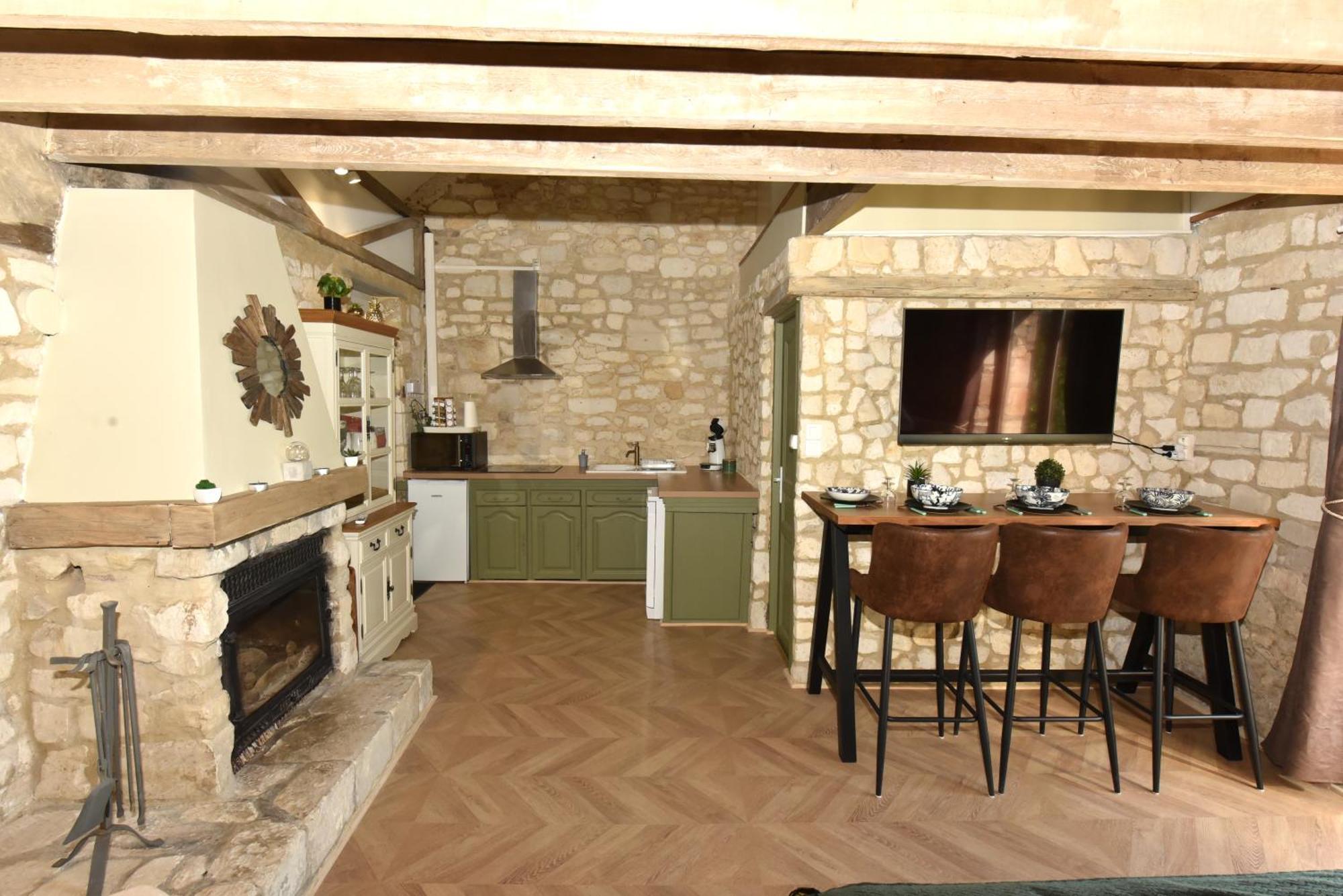Maisonnette Du Bonheur - Vue Campagne - Baignoire Balneo 32 Jets - Lits Queen Size Vadencourt  Extérieur photo